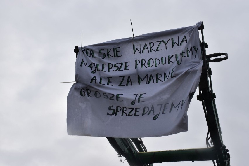 W powiecie aleksandrowskim rolnicy protestowali na DK 91 na...