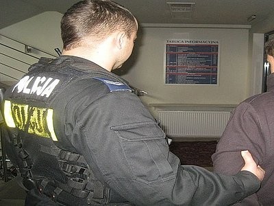 Policja w Żorach zatrzymała nastoletnich złodziei, którzy chcieli ukraść kawę i zupki instant. Jak skończyła się ta akcja?