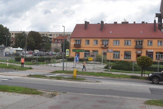"Szachownica" w Krośnie Odrzańskim została ogrodzona. Na dniach ruszą prace rewitalizacyjne.