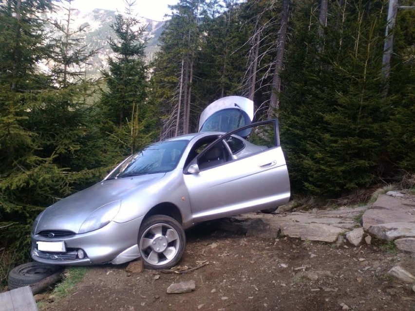 Czech próbował wjechać na Śnieżkę fordem pumą