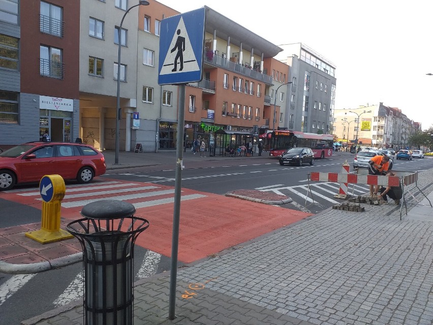Bezpieczeństwo! Na ulicy Czarnieckiego będą doświetlone dwa przejścia dla pieszych. Właśnie zaczęły się prace. ZDJĘCIA