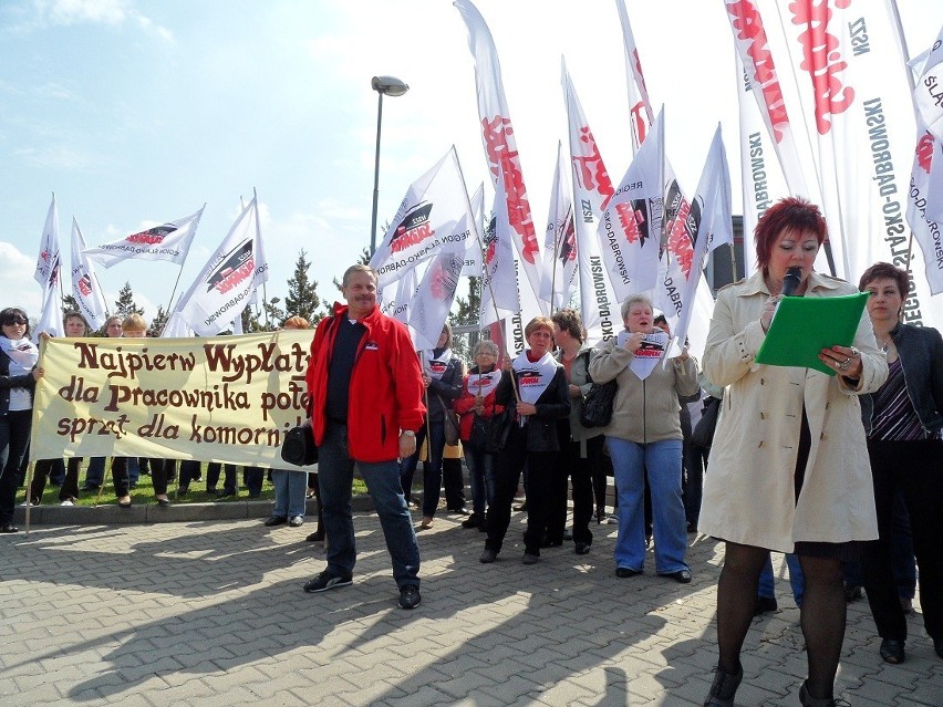 Piekary Śl.: Protest pracownic firmy HaPa. Nie oddamy komornikowi sprzętu! [WIDEO+ZDJĘCIA]