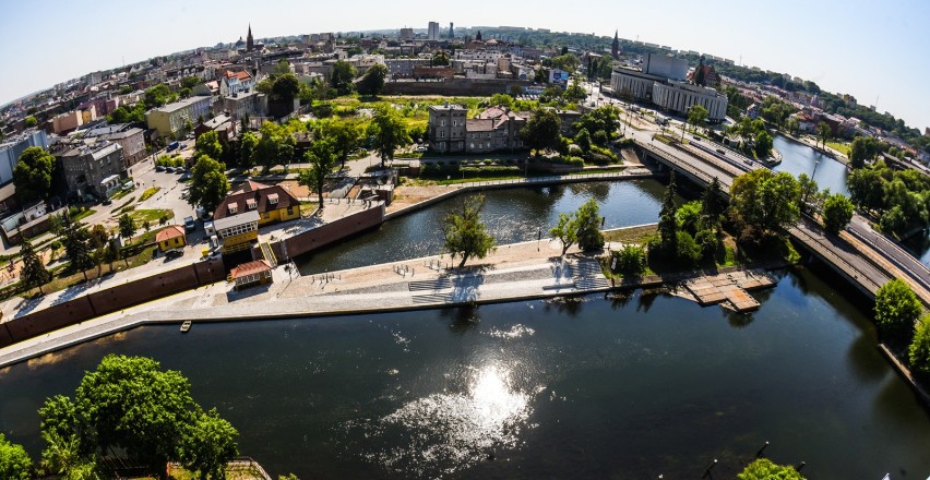 Bydgoszcz zajmuje powierzchnię 176 kilometrów kwadratowych,...