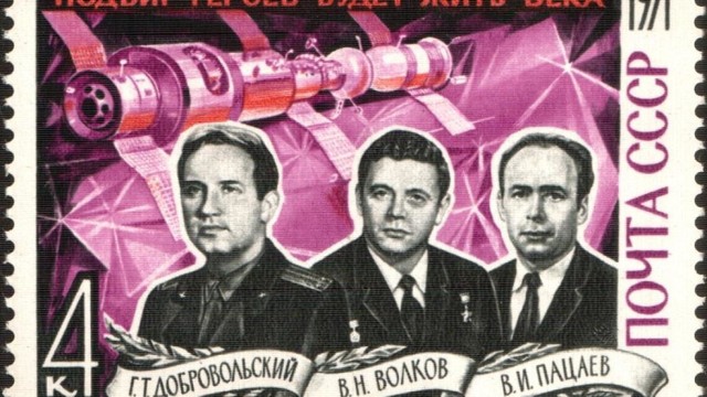 Znaczek poczty ZSRR upamiętniający tragicznie zmarłych kosmonautów
