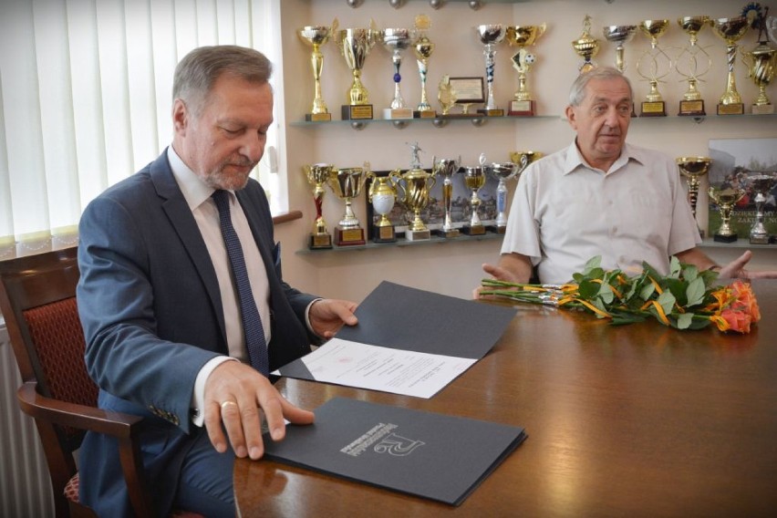 Radomsko: Starosta wręczył akty nadania stopnia awansu zawodowego