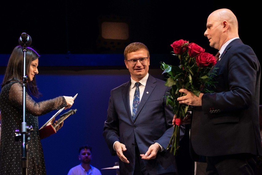 Prezydent Częstochowy nagrodził ludzi teatru. Wśród nagrodzonych Iwona Chołuj, Michał Kula i Katarzyna Linke