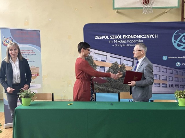 Podpisanie umowy o współpracy Zespołu Szkół Ekonomicznych w Skarżysku - Kamiennej z Politechniką Świętokrzyską.