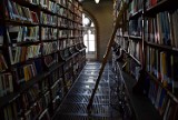 Wrocław. Z biblioteki przy ul. Szajnochy wywiozą aż 1 500 000 książek. Zobacz zdjęcia!