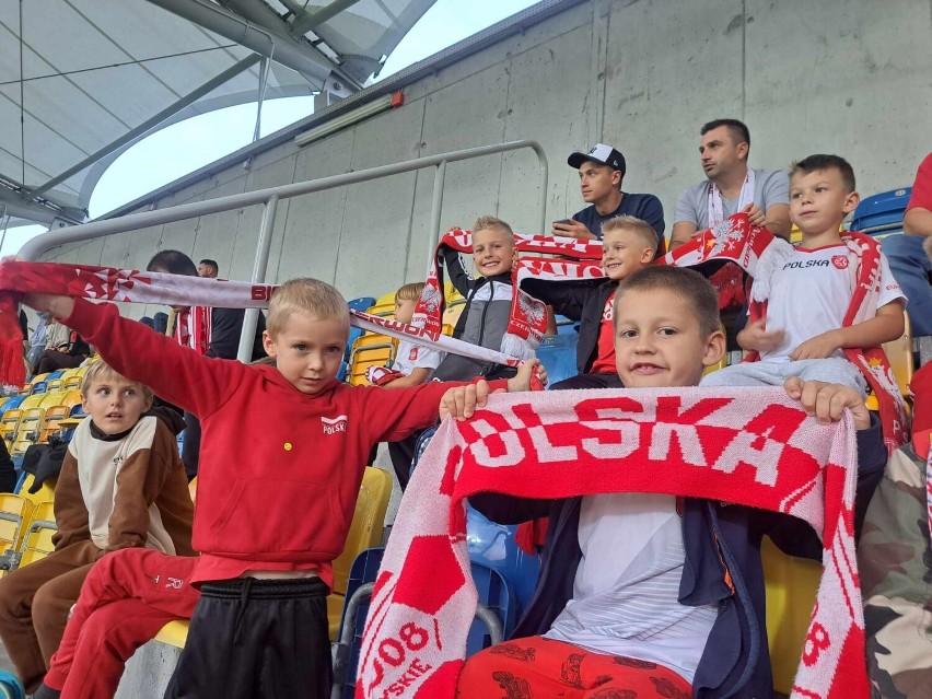 Zawodnicy LKS Żuławy na meczu Ligi Narodów w Gdyni. 