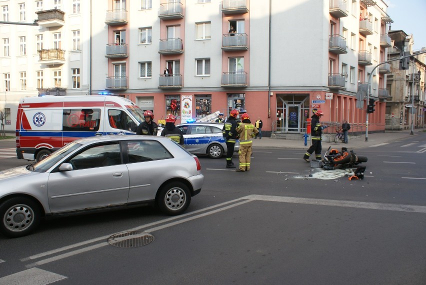 Wypadek na ulicy Górnośląskiej w Kaliszu. Motocykl zderzył się z autem osobowym. ZDJĘCIA