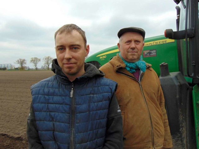 Mieszko Ocieczek i Zygmunt Witt z Budzynia spodziewają się dobrych plonów kukurydzy