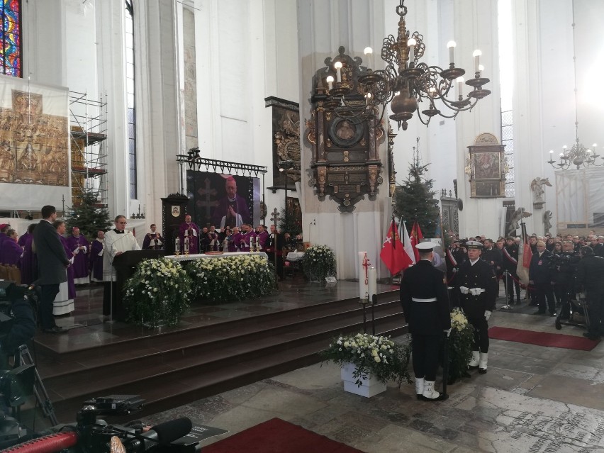 Pogrzeb prezydenta Gdańska Pawła Adamowicza w Bazylice...