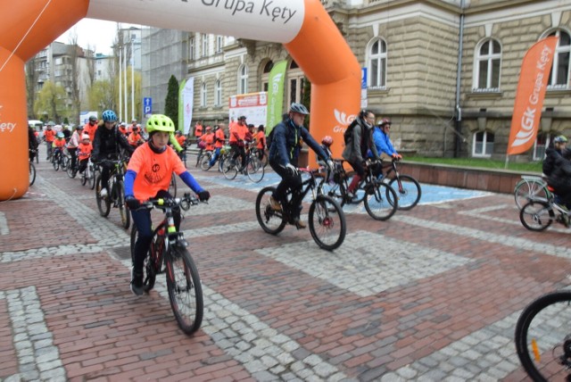 Około 1300 osób bierze dzisiaj 24 kwietnia udział w 49. Bielskim Rodzinnym Rajdzie Rowerowym zorganizowanym przez Beskidzkie Towarzystwo Cyklistów