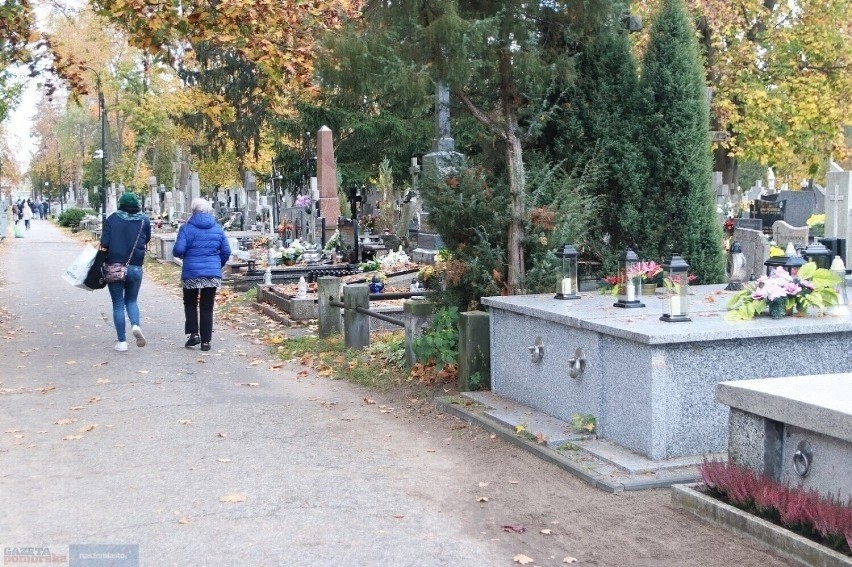 W środę 1 listopada cmentarze otwarte będą od godziny 5 do...