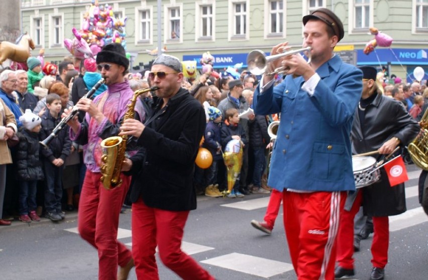 Imieniny Ulicy Święty Marcin 2014: parada świętomarcińska