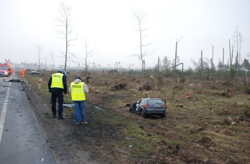 Dwie osoby poszkodowane w wyniku wypadku na trasie Chojnice-Czersk. Osobówka zderzyła się z ciężarówką