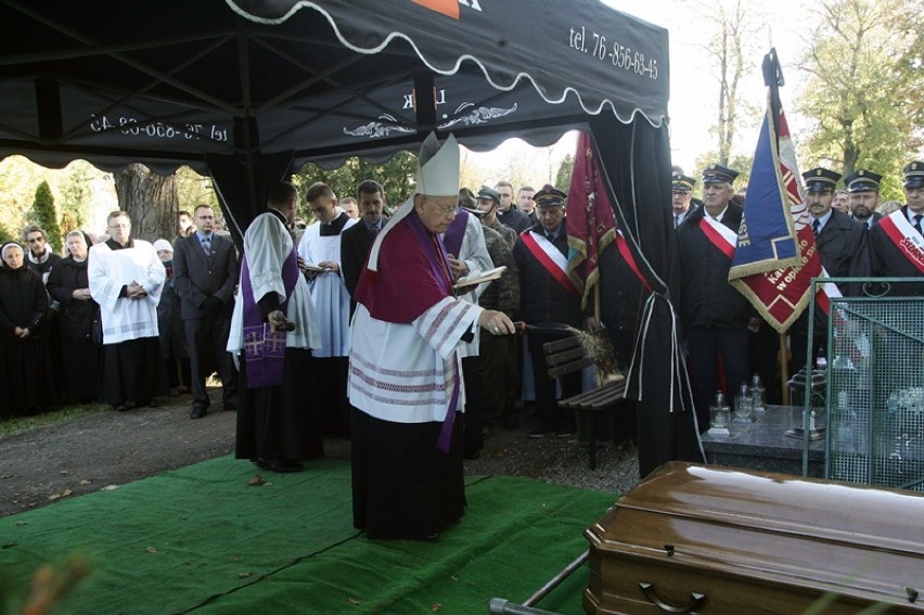 Ostatnie pożegnanie księdza Tadeusza Kisińskiego w Legnicy