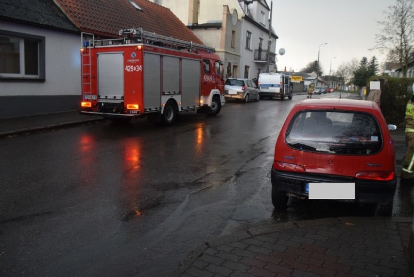 Kłecko. Zderzenie dwóch aut na ul. Dworcowej. Jedna osoba...