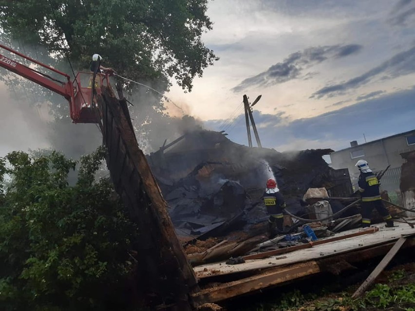 Proboszczowice. 6 jednostek straży gasiło pożar stodoły[FOTO]