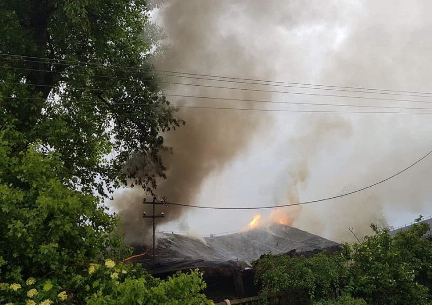 Proboszczowice. 6 jednostek straży gasiło pożar stodoły[FOTO]