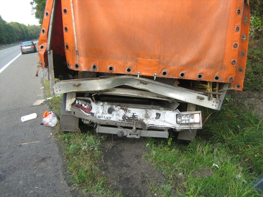 Wypadek na S 1 w Lędzinach: Bus wjechał w robotników. Są ranni