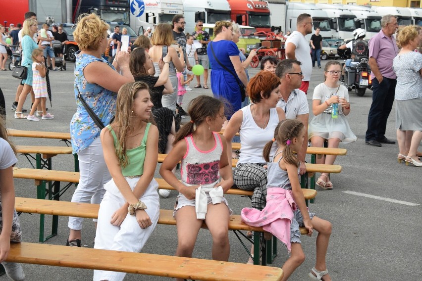 Jasło. Trwa piknik dla Paulinki, ulewa pokrzyżowała plany organizatorom [FOTORELACJA]