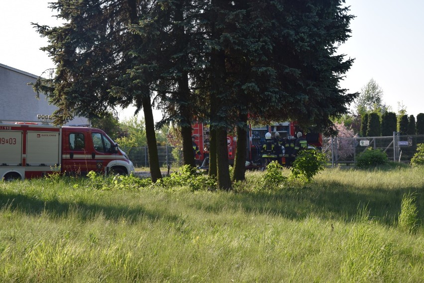 Poranny pożar stolarni w Czempiniu! Trwa dogaszanie