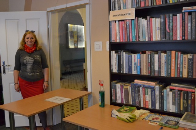 Iwona Kowalska i sanitarny reżim w lipnowskiej bibliotece