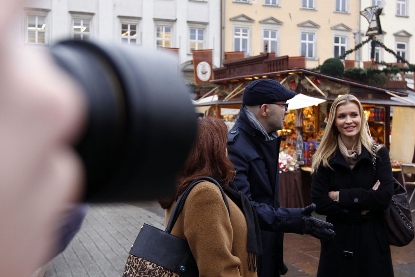 Supermodelka Joanna Krupa w Krakowie: najnowsze zdjęcia, video