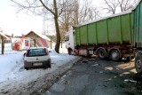 Czołowe zderzenie corsy z ciężarówką na Szczecińskiej [ZDJĘCIA]