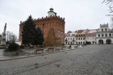 Przerażające pustki w Sandomierzu. Królewskie miasto w sobotę wyglądało jak wymarłe [ZDJĘCIA]