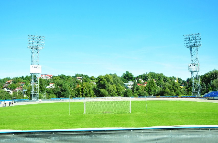 Modernizacja stadionu przy ul. Legionów w Krośnie. Prezydent chce zainwestować kolejne miliony złotych. Czy radni się zgodzą?