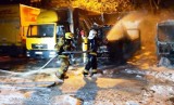 Pożar samochodów kurierskich w Czechowicach-Dziedzicach. Spłonęło pięć pojazdów