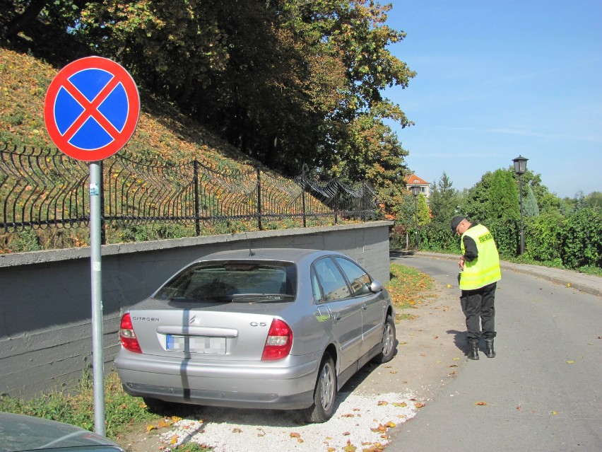 Parkowanie w Gnieźnie nie jest mocną stroną niektórych...