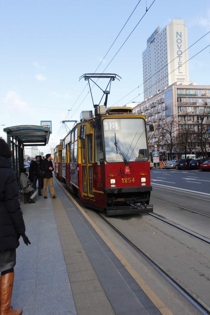Tramwaje Warszawskie budują trasę tramwajową łączącą tory na...