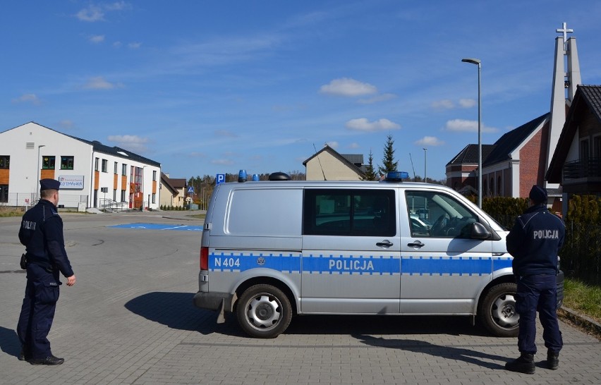 Koronawirus w powiecie gdańskim. 40 mandatów i 14 pouczeń wystawili przez weekend policjanci w zwiazku z obostrzeniami