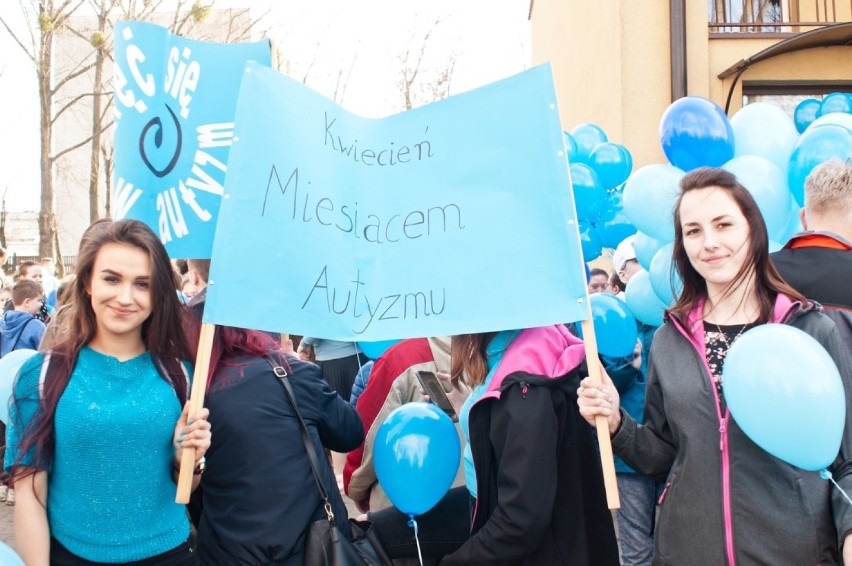 Niebieski Marsz dla Autyzmu w Wieluniu 2018 [ZDJĘCIA]
