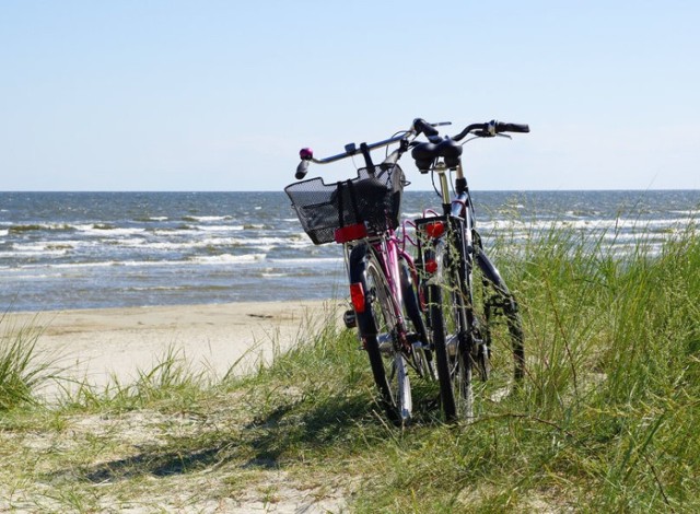 Wybierasz się na rowerową wycieczkę? Te trasy nad Bałtykiem warto znać.