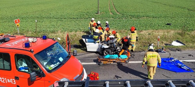 Wypadek trzech pojazdów na drodze krajowej nr 91. Na miejscu zginął 48-letni kierowca bmw.