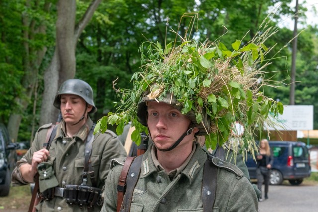 Miłośnicy historii i militariów spotkali się w weekend w Forcie VI w Poznaniu. Odbył się piknik historyczny, zawody strzeleckie, wystawa broni palnej, pokaz grup rekonstrukcyjnych. 
Przejdź do kolejnego zdjęcia --->