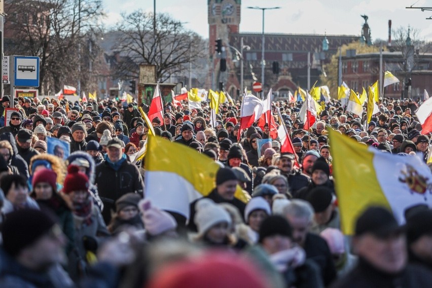 Rzesze gdańszczan na Marszu Wdzięczności Janowi Pawłowi II....