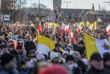 Tysiące gdańszczan na Marszu Wdzięczności Janowi Pawłowi II. Metropolita gdański: "Jest nas bardzo dużo, niemal jak na Zaspie". ZDJĘCIA