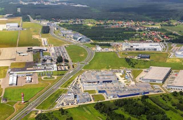 W Podkarpackim Parku Naukowo-Technologicznym Aeropolis, w pobliżu Portu Lotniczego Rzeszów - Jasionka,  działa ponad 50 firm, w których pracuje prawie 7 tysięcy ludzi