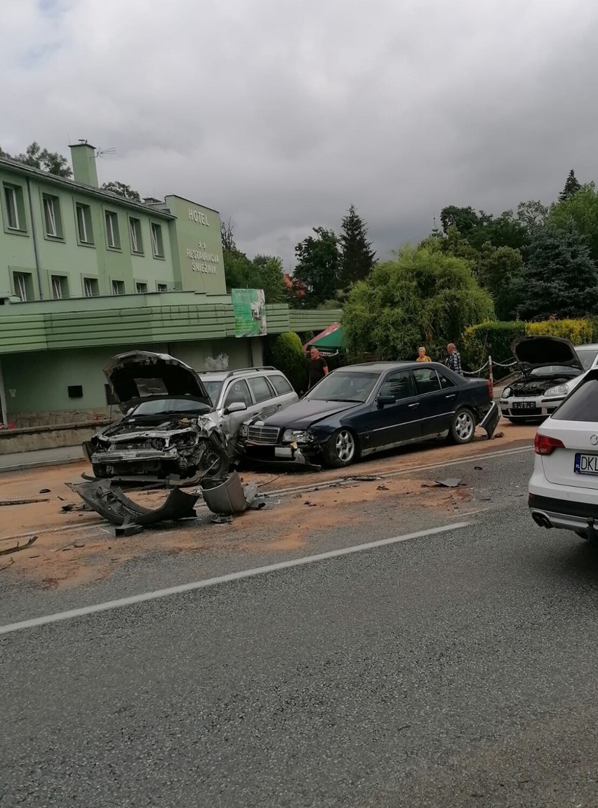 Kłodzko. Wypadek czterech samochodów na ulicy Kościuszki 