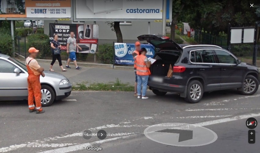 Przyłapani przez Google Street View na ulicach Ostrowa Wielkopolskiego. Może jesteś na którymś zdjęciu? [NOWE ZDJĘCIA]