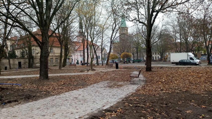 Skwery w sercu miasta ładnieją w oczach. Finał prac w ciągu...