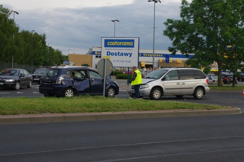 Wypadek koło Castoramy w Zamościu: dwie kobiety trafiły do...