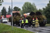 Zdarzenie we wsi Wielowieś: Pożar balotów siana w trakcie transportu [ZDJĘCIA]