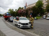 Wypadek na Piastowskiej w Opolu. 28-latek w fiacie tipo uderzył w tył forda, za kierownicą którego siedział 64-latek