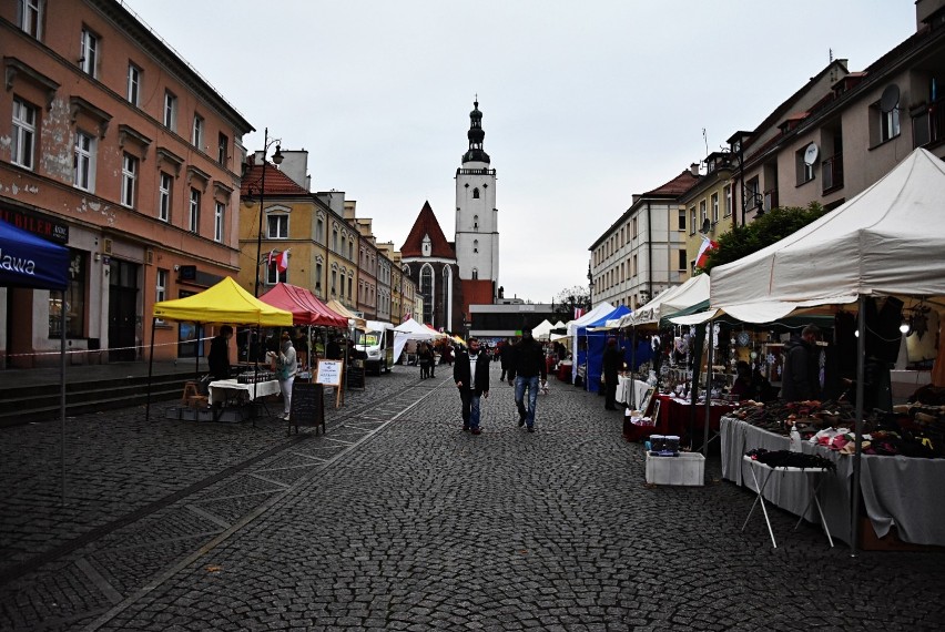 Oleśnicki Jarmark Wspaniałości trwa. Można zakupić wyroby lokalnych rzemieślników i producentów